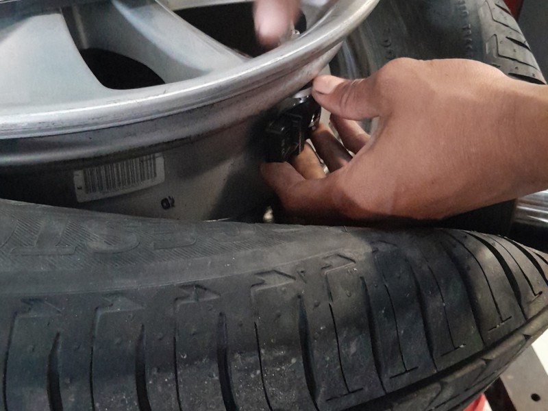 CẢM BIẾN ÁP SUẤT LỐP VAN TRONG ICAR