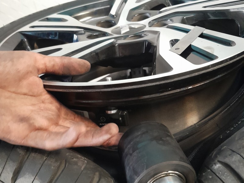 CẢM BIẾN ÁP SUẤT LỐP VAN TRONG ICAR